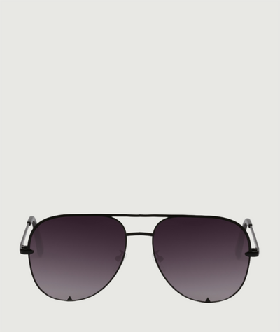 black aviator sunglasses with metal fromae and gradient lenses. Oversized fit. Trendy and stylish sunglasses