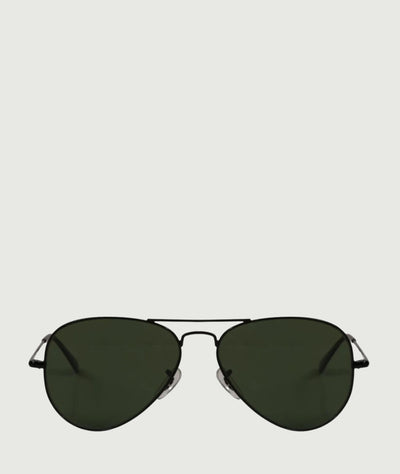 black aviator sunglasses with green lenses and with metal fromae and gradient lenses. Oversized fit. Trendy and stylish sunglasses